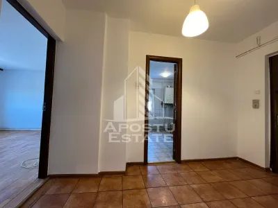 Apartament cu 3 camere, 2 bai, decomandat, centrala proprie, Sagulu - foto 8