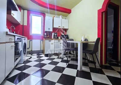 Apartament 3 camere decomandat, etaj 4/4 negociabil - foto 2
