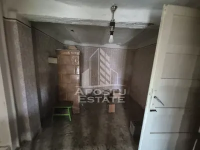 Casa veche de vanzare in Pesac, teren 1.439 mp. - foto 6