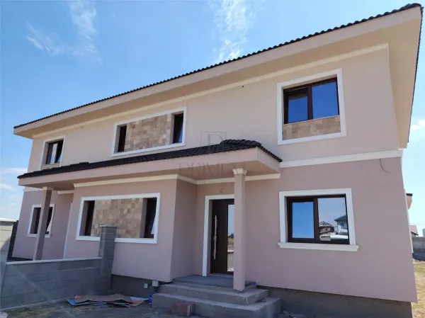 Casă 4 camere Moșnița Veche - poza 1