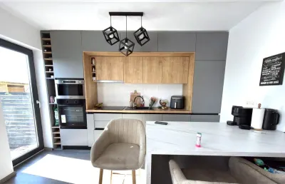 Casa, 90mp, 3 camere, 3 bai, cu Garaj si Curte - foto 12