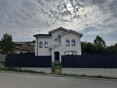 Casa noua individuala 4 camere 2 bai terasa curte Calea Cisnadiei - foto 1