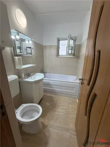 Apartament 2 camere, zona Plevnei , etaj 3 cu acoperis, renovat - foto 11