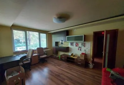 Apartament 3 camere Semidecomandat Resita - foto 1