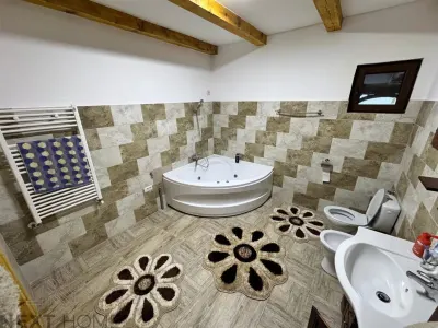 Casa spatioasa, ideala pentru locuinta sau afacere – 1500 mp teren, situata pe drumul principal  Vrancea -- Brasov - foto 24