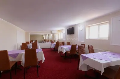 VANZARE - CLADIRE COMERCIALA  -  HOTEL - PRETABIL SI  PENTRU  AZIL - RAHOVA - MARGEANULUI - ANTIAERIANA  -- 17 CAMERE -  550000E  -   COMISION 0 ! - foto 11