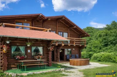FILM! Resedinte montane,mobilate,echipate, jacuzzi,piscina,pretios areal,Sambata de Sus. - Brasov