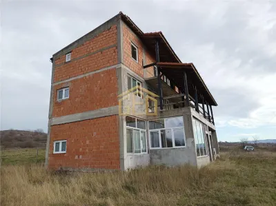 Casa DUPLEX P+1+M in Moldova Noua - foto 3