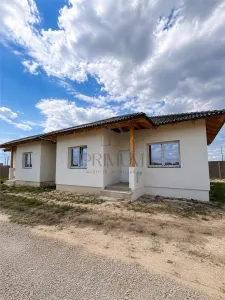 MOSNITA NOUA - DUPLEX DESPARTIT PRIN BAIE - 3 CAMERE - Mosnita Noua