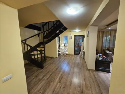 Vila 6 camere , 500 mp teren - Aroneanu , Iasi - foto 8