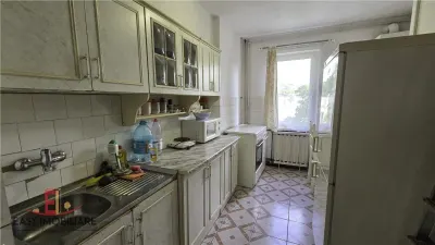 Apartament 3 camere, ideal 2 studeti,Str. Republicii, 7 Noiembrie,  imediat ocupabil, UMFST - foto 5