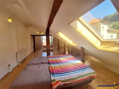 O casa altfel: stil vintage, curte proprie si 2 locuri de parcare -Brasov Central - foto 16