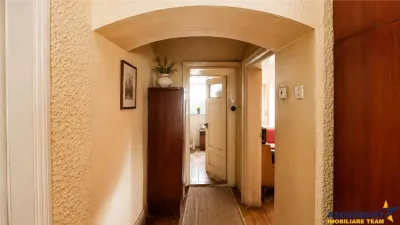 Resedinta istorica,cu teren privat,pivnita,pod,foisor,detalii originale,potential: rezidential,cultural,boutique. - foto 14
