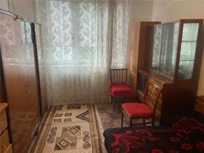 Garsoniera de vanzare Focsani ,  et 3/4 , zona Gara , libera - Focsani
