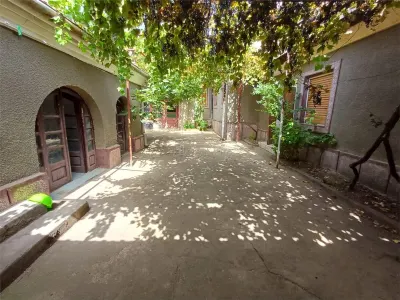 Moldova Noua, Casa Spatioasa Cu Curte, Langa Dunare, 360 Mp. Construiti, Mobilata + Utilata - foto 3