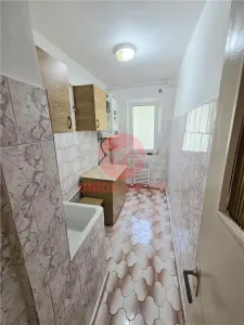 Apartament 3 Camere, Semidecomandat, zona Badea Cartan - foto 7