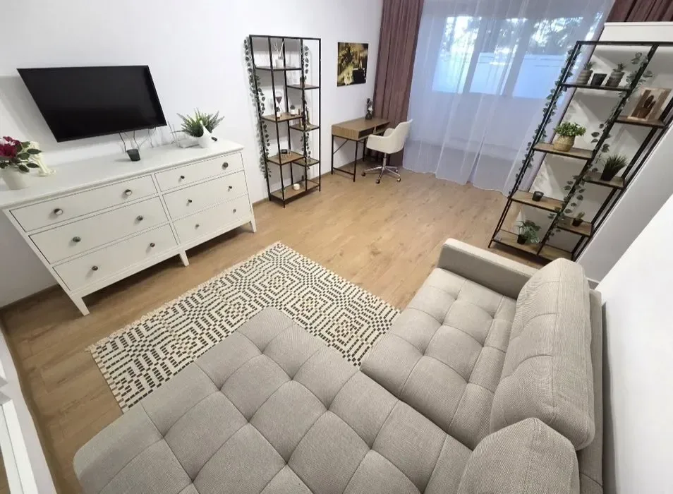 Proprietar, garsoniera Titan, 1 minut metrou, prima inchiriere - Bucuresti