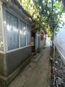 Casa 4 camere, teren 378 mp, deschidere 8 m, Pisc - Braila