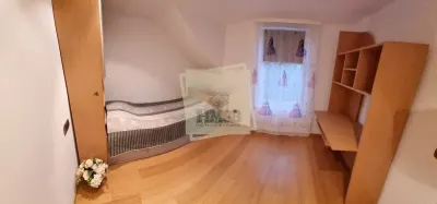 Casa individuala mobilata cu 4 camere 2 bai si garaj in Gusterita - foto 8