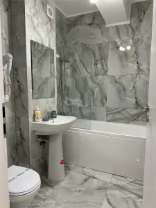 Apartament modern 3 camere 2 bai parcare si terasa zona Centrala - foto 7