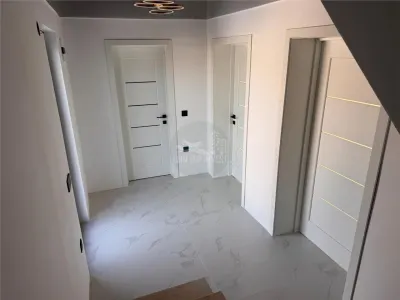 Casa cu 4 camere si 3 bai pretabila birouri in Sura  Mare - foto 7