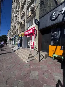 Spatiu de inchiriat- Intersectie,trecere de pietoni, vad mare - Iasi