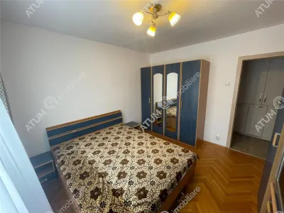 De inchiriat apartament cu 3 camere decomandate si balcon in zona Vasile Aaron din Sibiu - foto 4