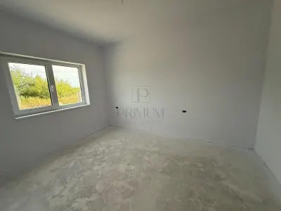 Duplex modern în Moșnița Nouă | 2 dormitoare + mansardă de 50 mp pentru extindere - foto 4