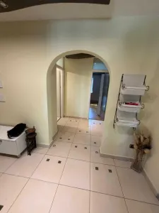 Decomandat la etajul 1 cu 2 bai si 2 balcoane, mobilat si utilat - foto 2