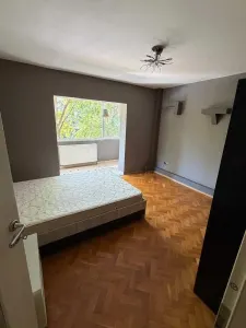 Decomandat la etajul 1 cu 2 bai si 2 balcoane, mobilat si utilat - foto 3