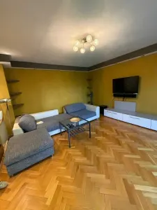 Decomandat la etajul 1 cu 2 bai si 2 balcoane, mobilat si utilat - foto 5