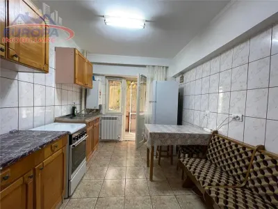 Apartament 3 camere de inchiriat zona centrala Tulcea - foto 6
