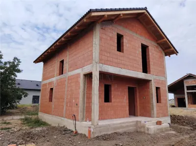CASA INDIVIDUALA - LANGA ASFALT - FINISAJE LA CERERE - Mosnita Noua