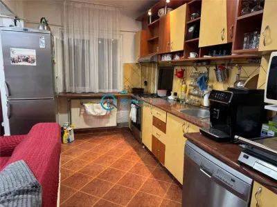 Royal Imobiliare - Inchiriere apartament 3 camere zona Malu Rosu - foto 13