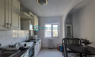 Royal Imobiliare - Vanzare apartament 3 camere zona Ultracentral - Ploiesti