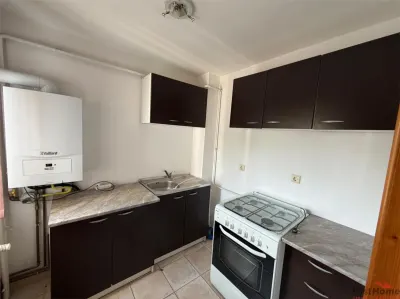 Apartament 3 camere, parter, zona Biserica Catolica - Focsani