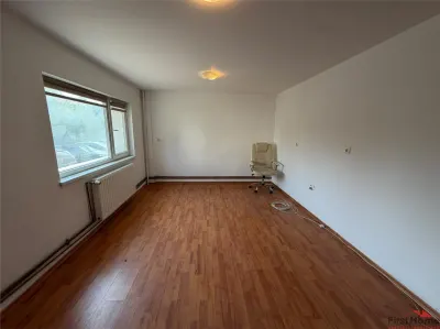Apartament 3 camere, parter, zona Biserica Catolica - foto 8