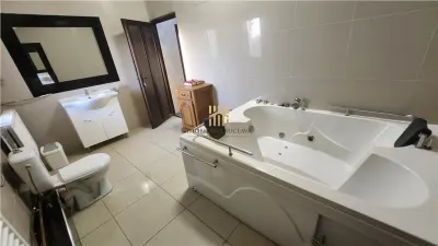 Casă modernă de vânzare în Rădăuți, Bucovina | 3 dormitoare | 3 băi | Garaj | Foișor | 185.000 Euro - foto 13