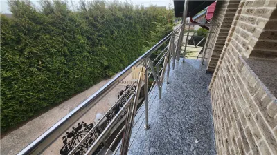 Casă modernă de vânzare în Rădăuți, Bucovina | 3 dormitoare | 3 băi | Garaj | Foișor | 185.000 Euro - foto 3