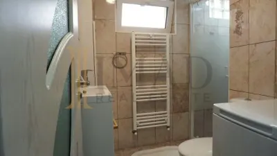 Garsoniera tip studio de inchiriat, gata de mutat, langa Targoviste. - foto 7
