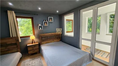 Apartament 3 Camere de Închiriat în Suceava Cartier George Enescu | Lângă Pădure | Curte Privată | Parcare Individuală | 2 Băi - Suceava
