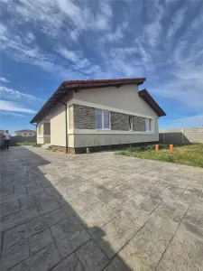 CASA INDIVIDUALA - SUPERBA - APROAPE DE CENTURA - foto 2