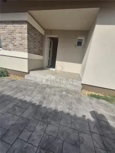 CASA INDIVIDUALA - SUPERBA - APROAPE DE CENTURA - foto 4