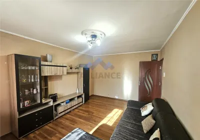 Liber, apartament cu 3 camere, bine intretinut - foto 2