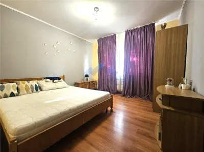 Liber, apartament cu 3 camere, bine intretinut - foto 12