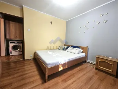 Liber, apartament cu 3 camere, bine intretinut - foto 13