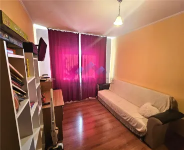 Liber, apartament cu 3 camere, bine intretinut - foto 7