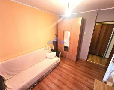 Liber, apartament cu 3 camere, bine intretinut - foto 8