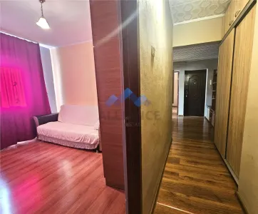 Liber, apartament cu 3 camere, bine intretinut - foto 9