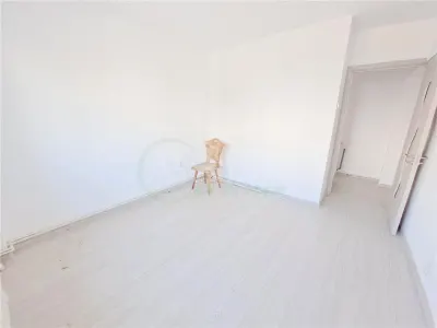Apartament 3 decomandate, etaj 1, renovat, zona Ura - foto 22